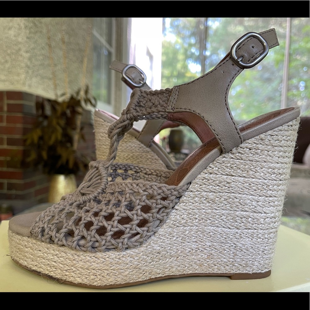 👡 Lucky Brand: Woven Wedge Platform Sandals — Nude Macrame 📏 8.5M